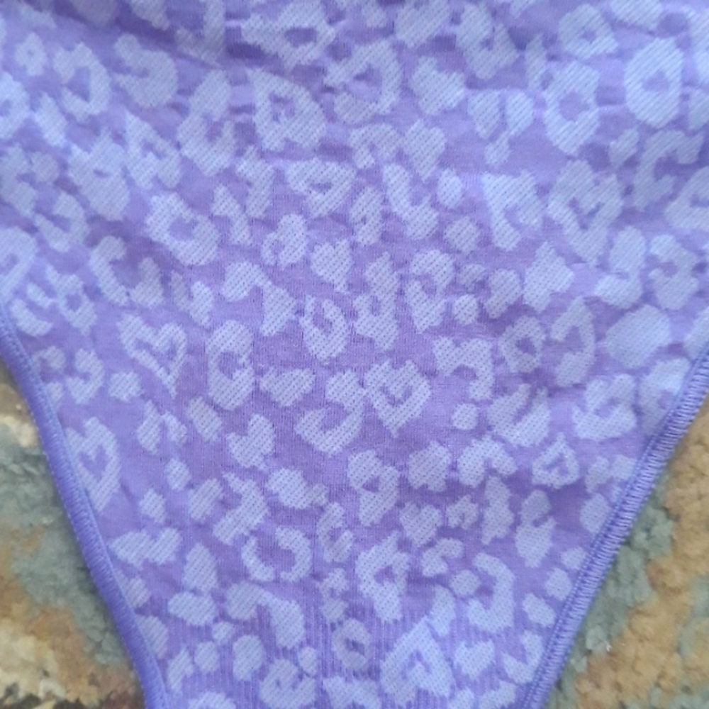 Pink VS thong - Picture 5 of 15
